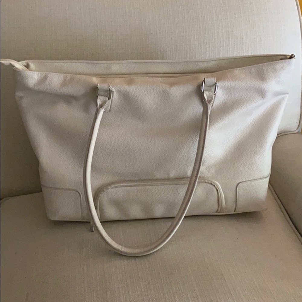 BUFFBUNNY GAME CHANGER TOTE BAG IN PEARL